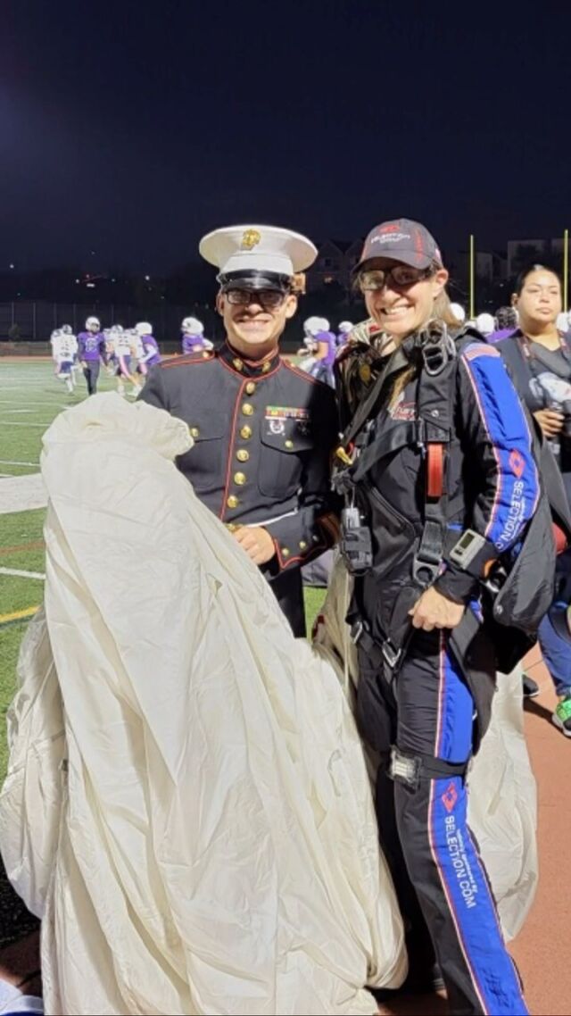 The Legacy Football Game at @portola.asb was full of energy and pride! This school was literally BUILT on a former military base. Their roots are deep with service to others. #GoBulldogs @portola.athletics @habit_master @portola_cheer @portolahsdance #teamfastrax #America #americasskydivingteam #usa #skydiving #demojump #americanflag #selectionmanagementservices #largeflags #skydive #parachutes #uptvector #tonfly #performancedesigns #performance #entertainment #gopro #goprohero #511 #optiongravity #blueskies #SSK #AlwaysBeReady #511tactical @jump_dogg